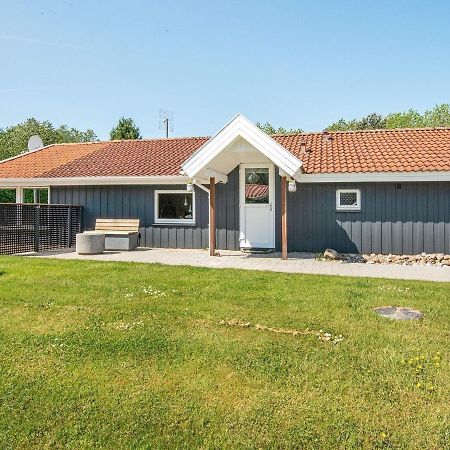 8 Person Holiday Home In Hejls Exteriör bild