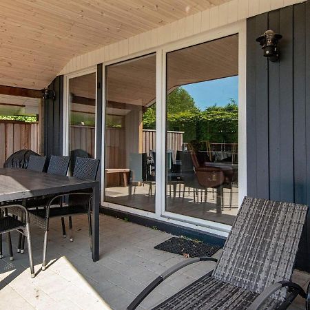 8 Person Holiday Home In Hejls Exteriör bild