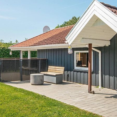 8 Person Holiday Home In Hejls Exteriör bild