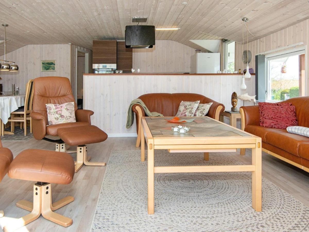 8 Person Holiday Home In Hejls Exteriör bild