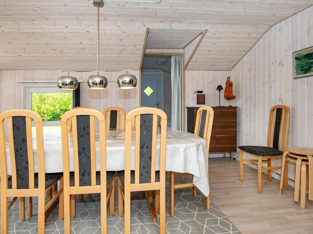 8 Person Holiday Home In Hejls Exteriör bild