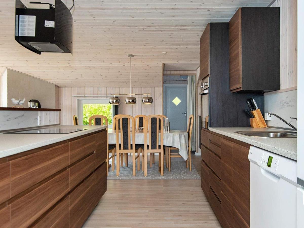 8 Person Holiday Home In Hejls Exteriör bild