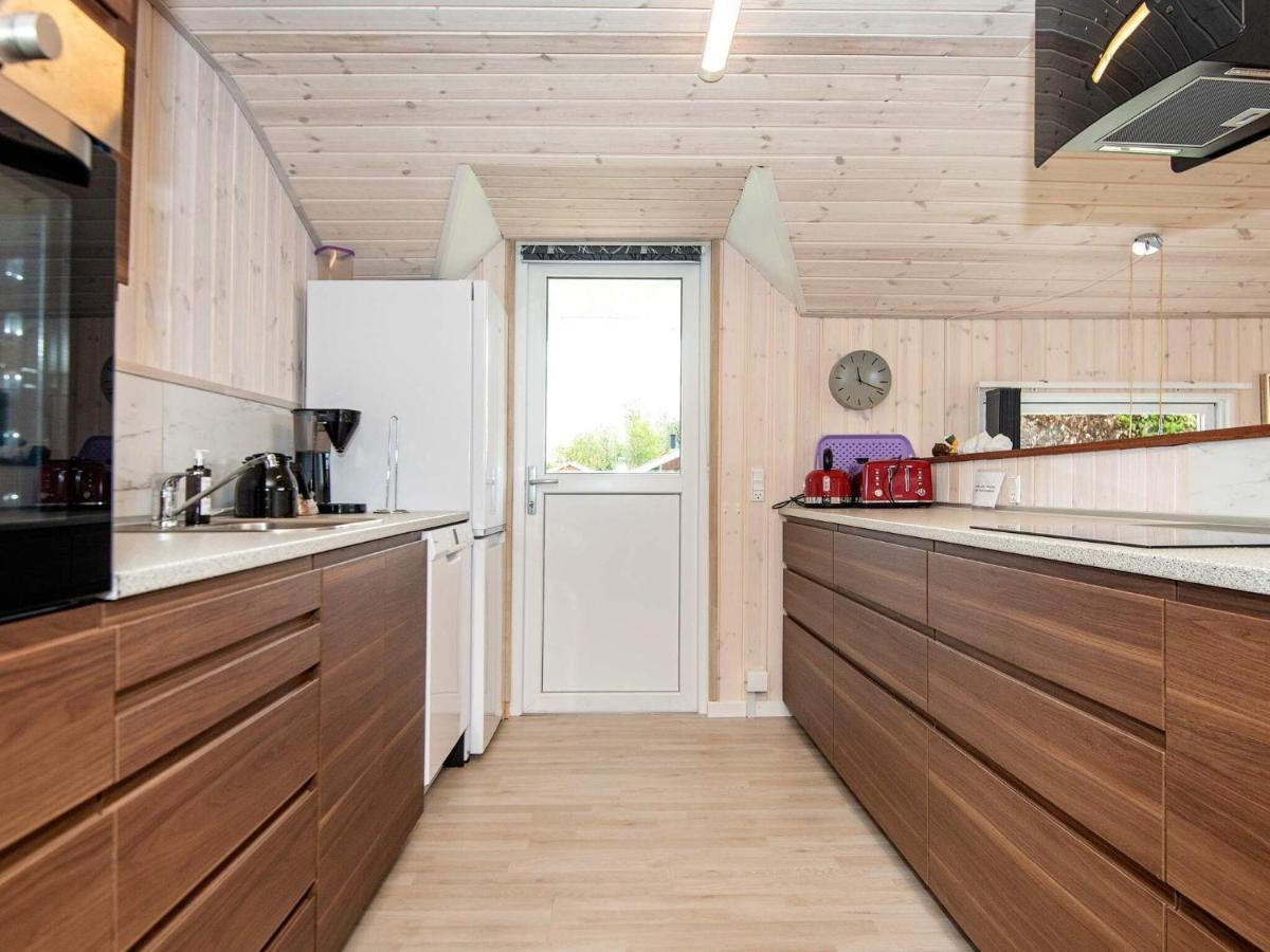 8 Person Holiday Home In Hejls Exteriör bild