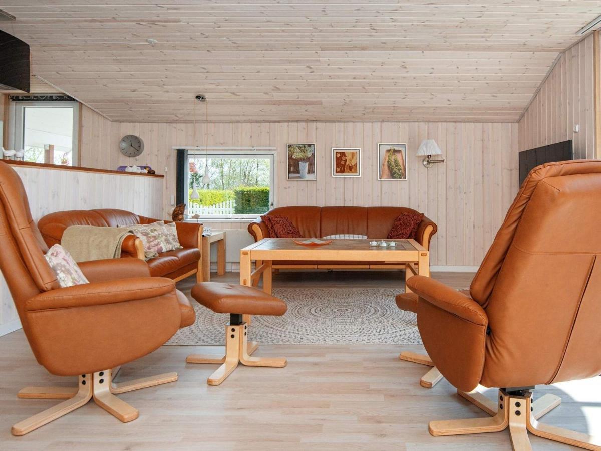 8 Person Holiday Home In Hejls Exteriör bild