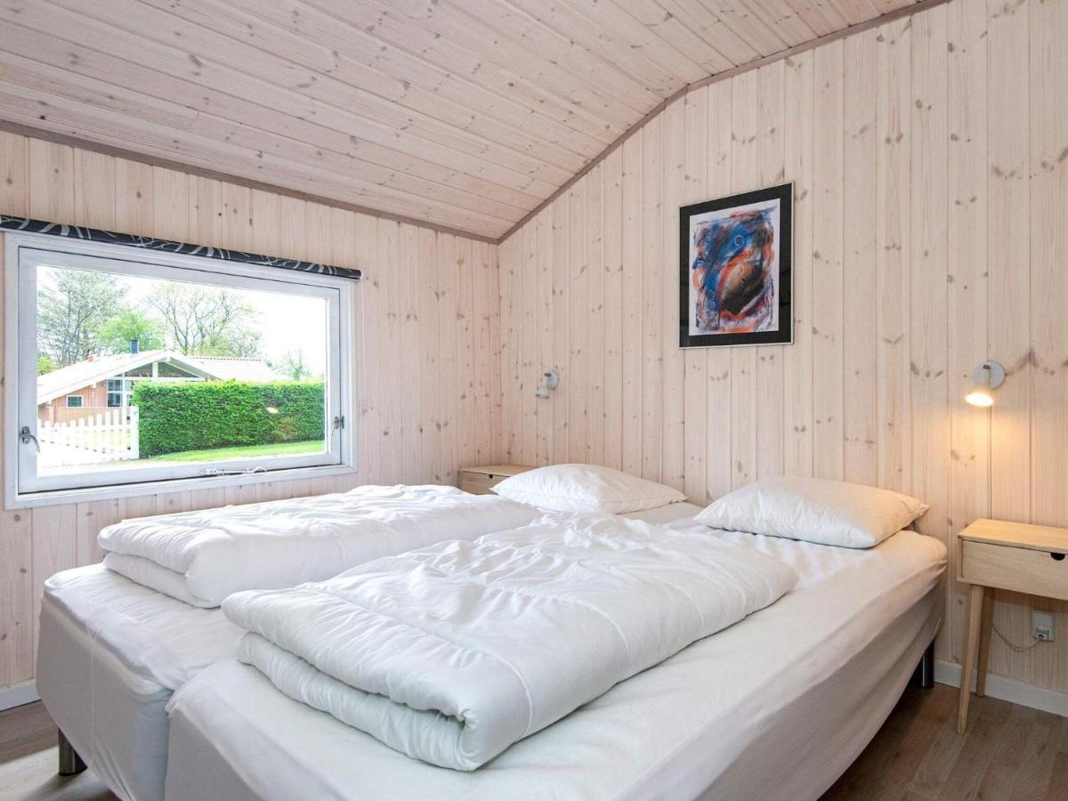 8 Person Holiday Home In Hejls Exteriör bild