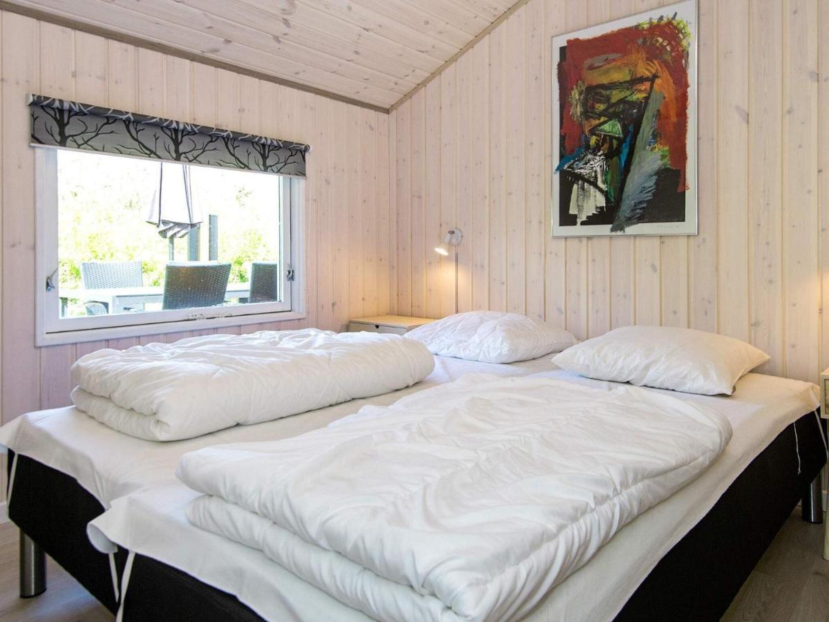 8 Person Holiday Home In Hejls Exteriör bild