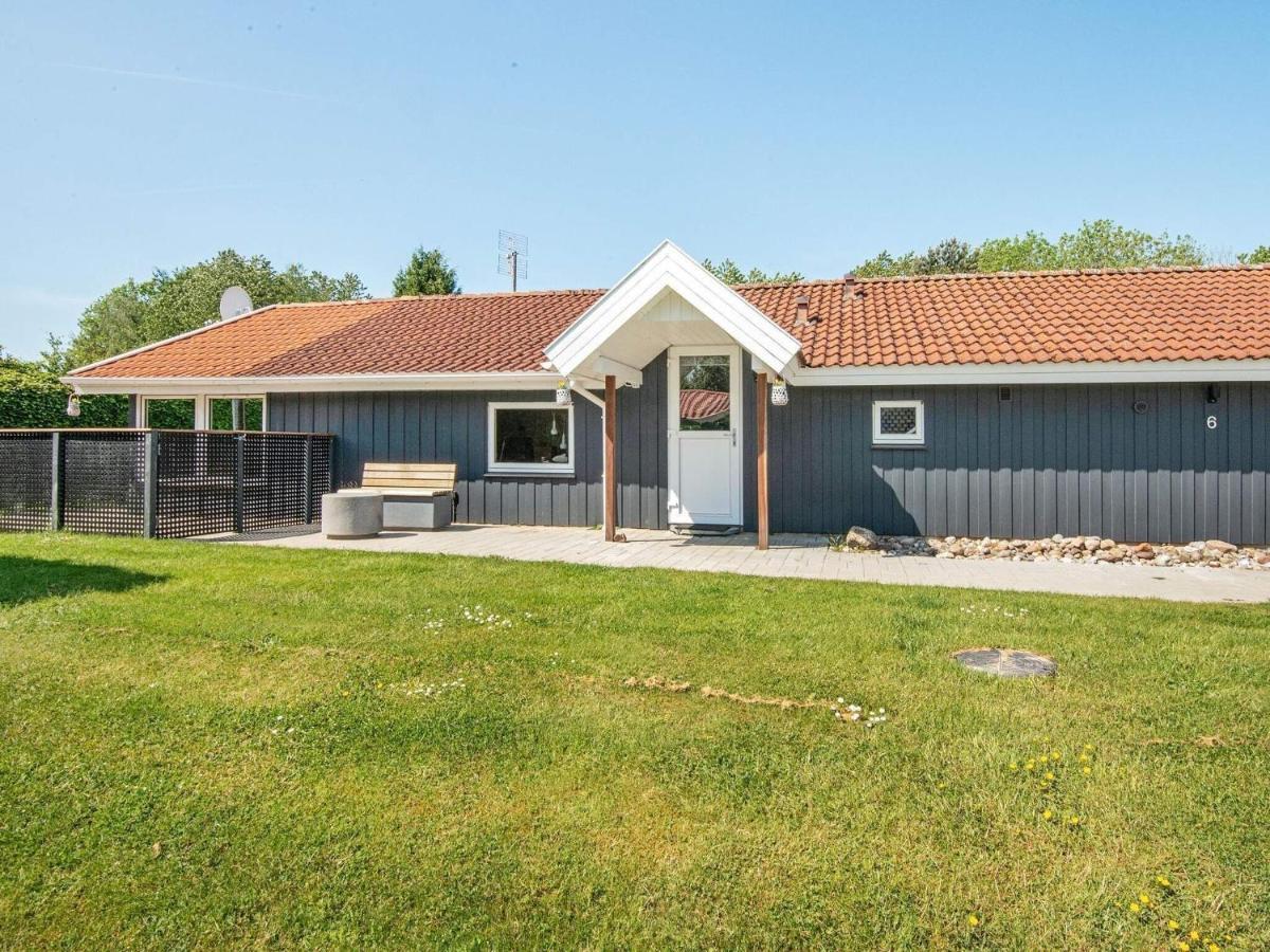 8 Person Holiday Home In Hejls Exteriör bild