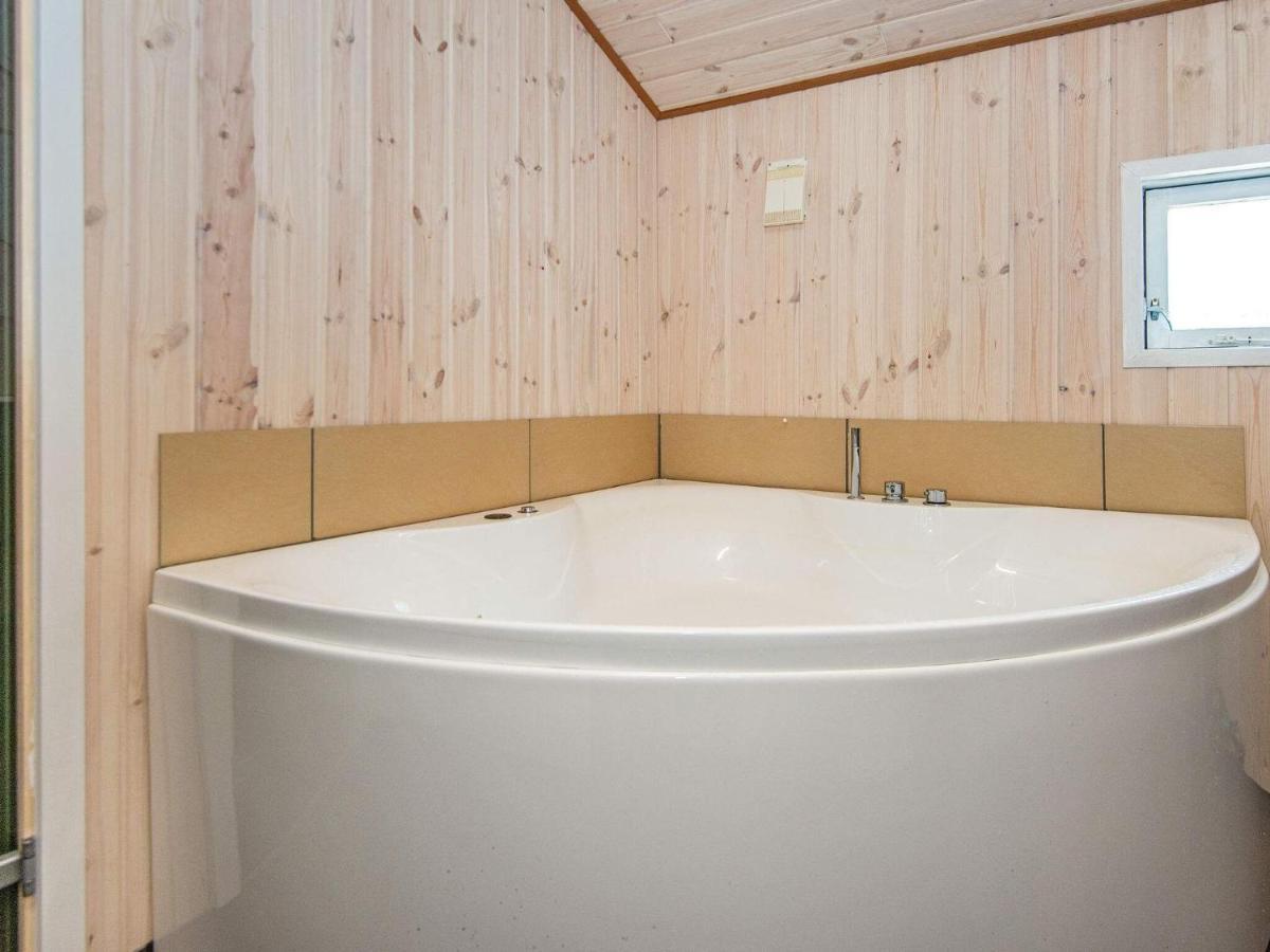 8 Person Holiday Home In Hejls Exteriör bild