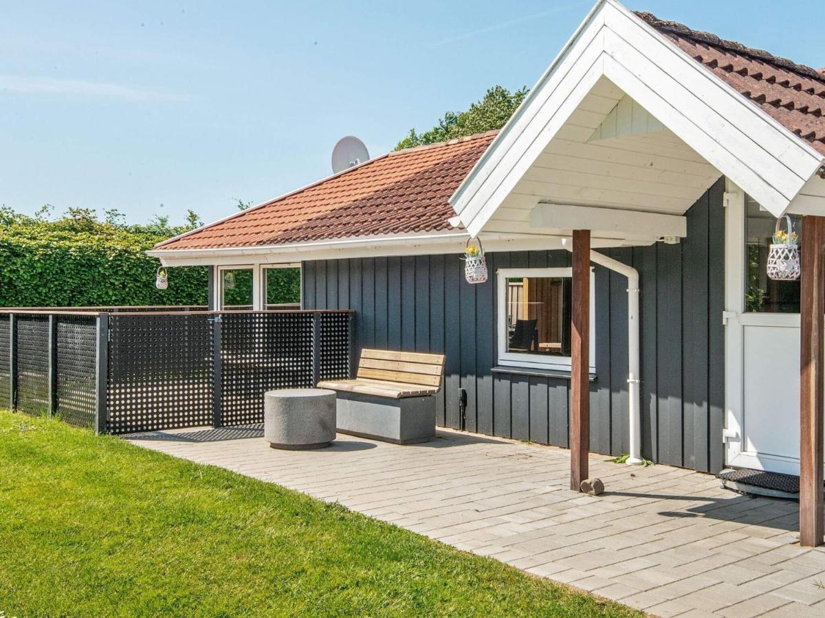 8 Person Holiday Home In Hejls Exteriör bild