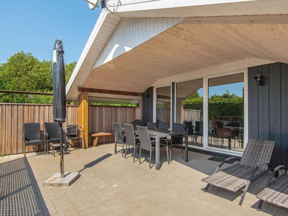 8 Person Holiday Home In Hejls Exteriör bild